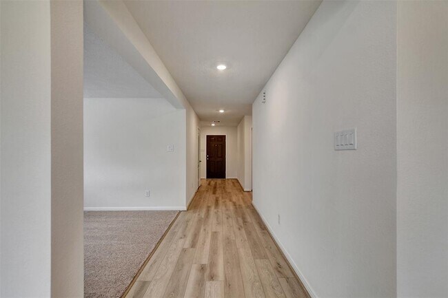 Building Photo - 18214 Sessile Oak Dr