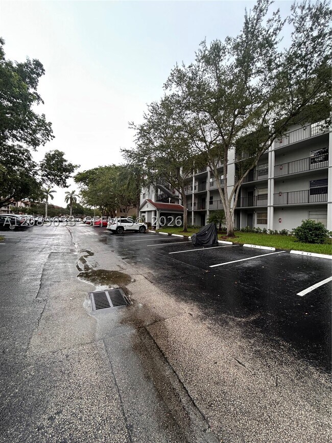 Building Photo - 1351 SW 125th Ave