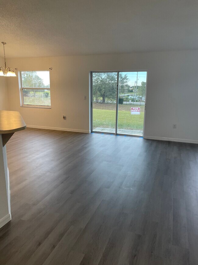 Living - 545 Drayton Rd
