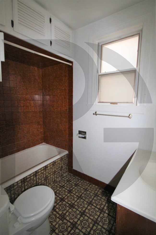 Building Photo - 2115 N Sedgwick St