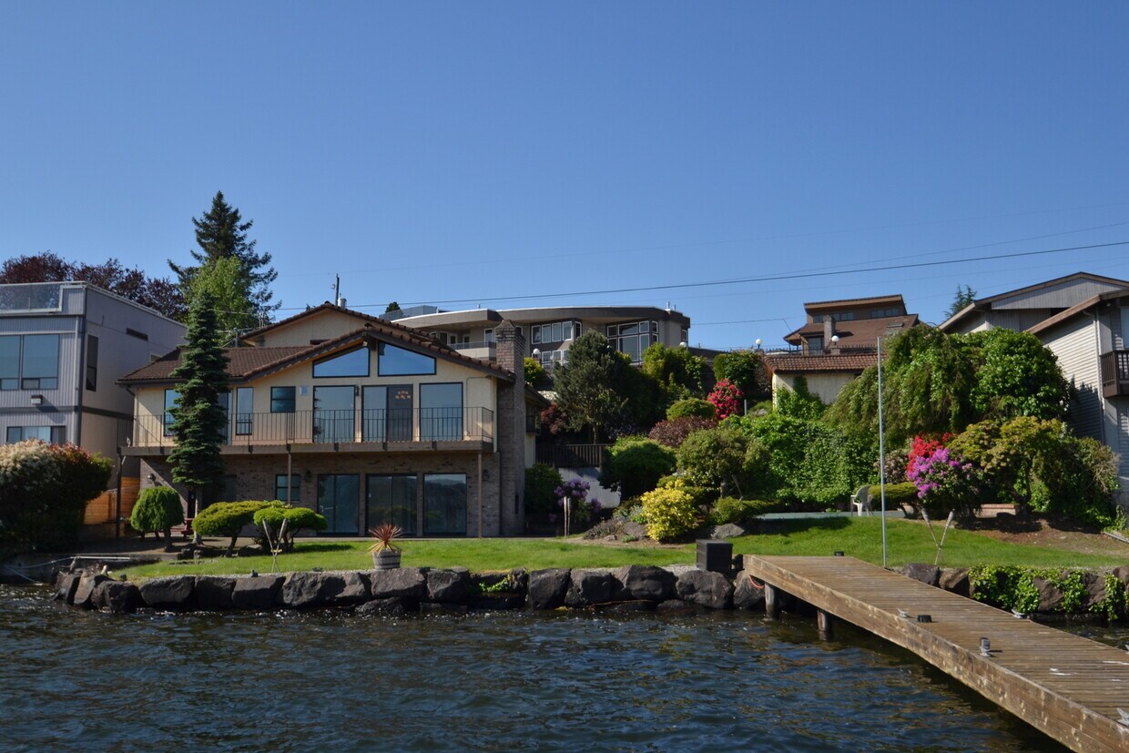 Foto principal - 11112 Rainier Ave S