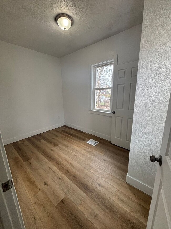 Building Photo - 1640 E 85th St