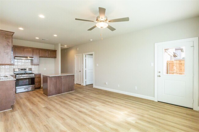 Foto del edificio - 1016 Tillman Ln