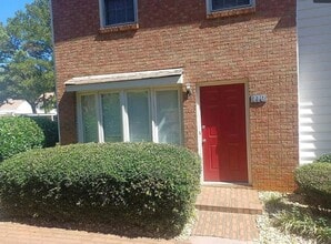 Building Photo - 110 Holcomb Ferry Rd