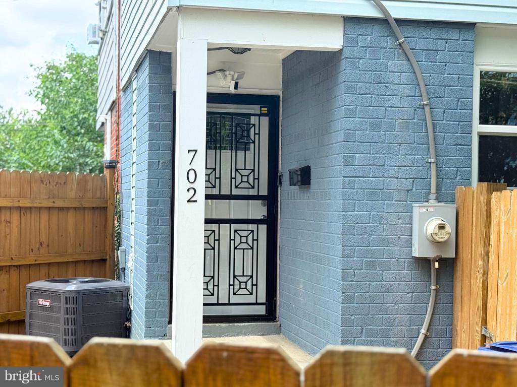 Foto principal - 702 56th Pl NE