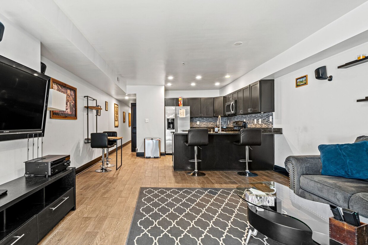 Primary Photo - Comfort in Motion: Adams Morgan Apartment
