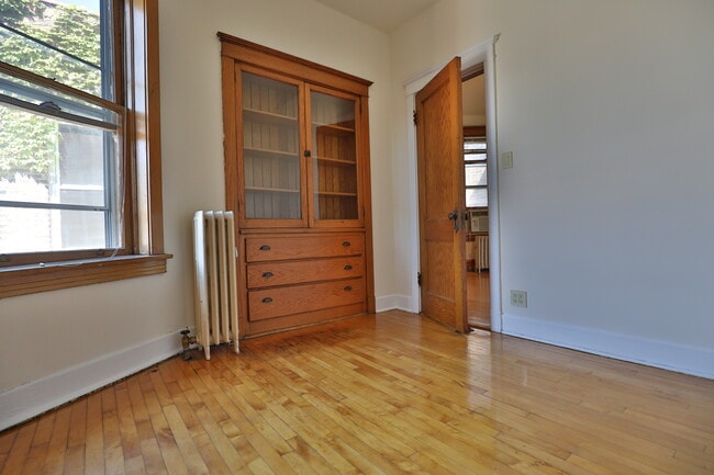Building Photo - 1403 N Wicker Park Ave