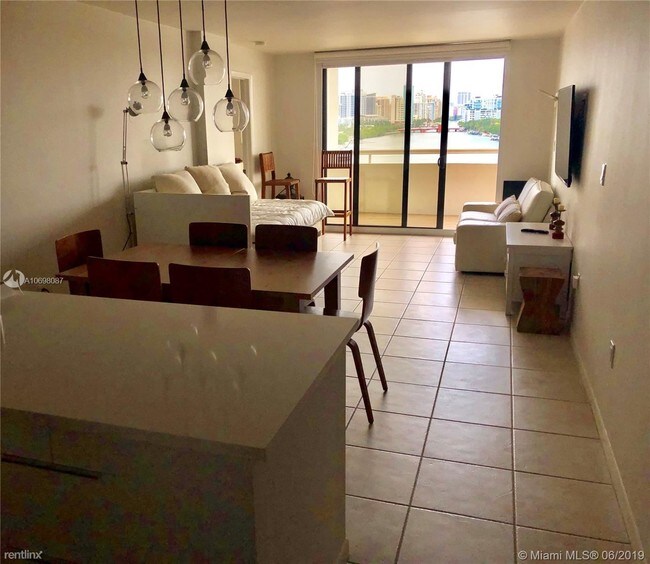 Foto del edificio - 1 br, 2 bath  - 6820 Indian Creek Dr # 8