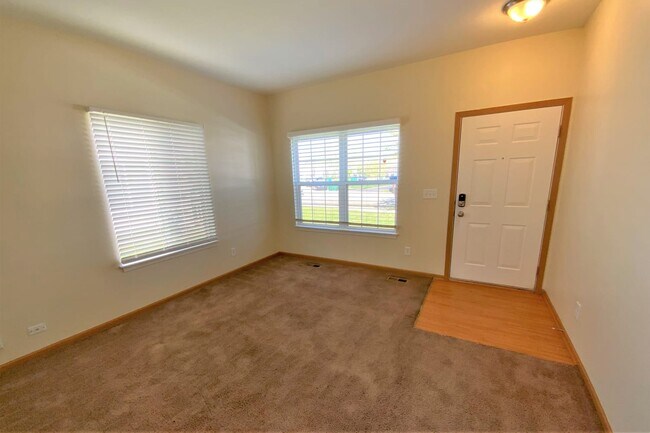 Building Photo - 754 S Shannon Dr