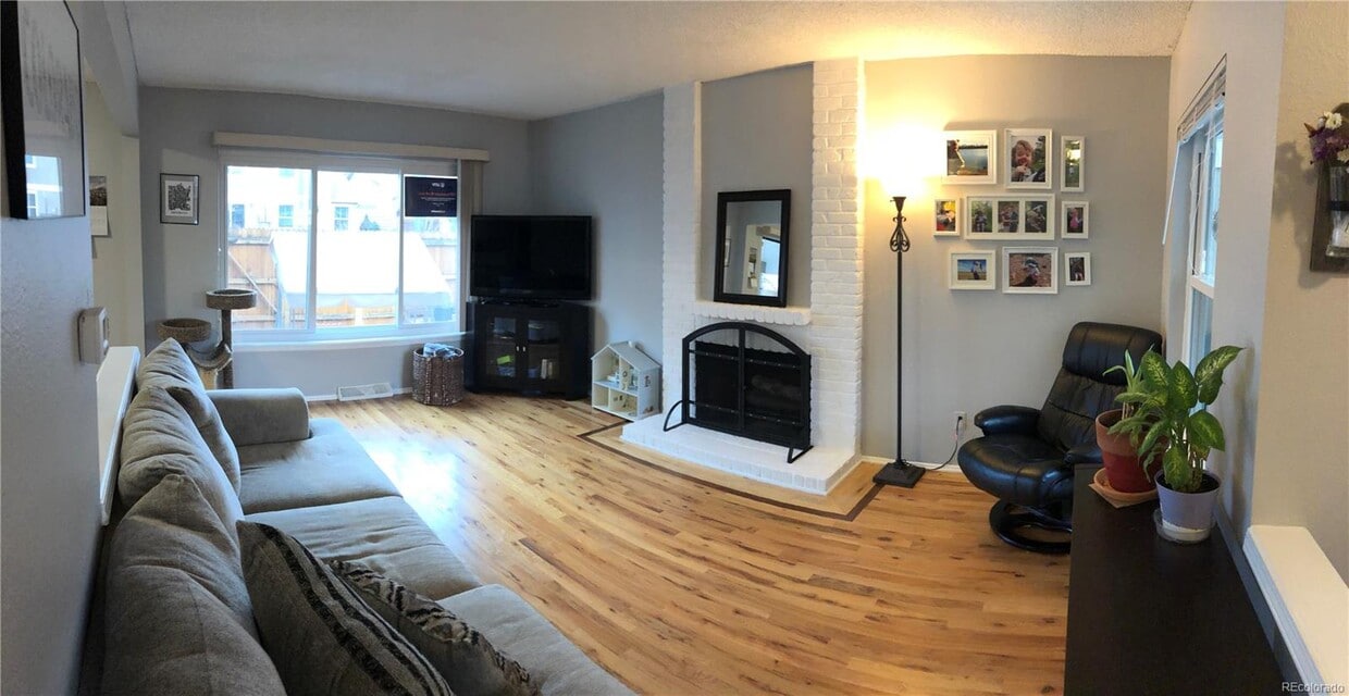 Living Room - 9245 W 87th Pl