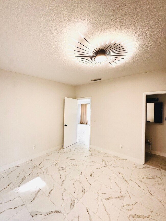 Foto del edificio - 2234 Firestone Rd
