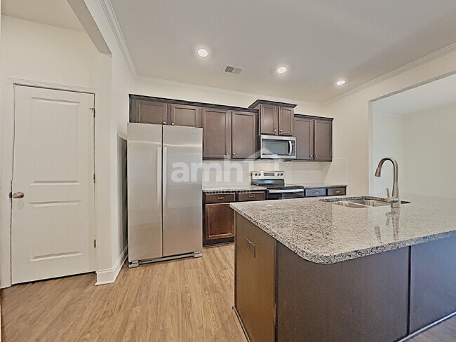 Foto del edificio - 584 Woodall Rd
