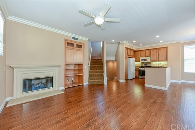 Building Photo - 349 Tall Oak