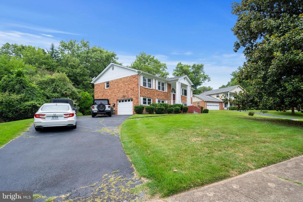 Building Photo - 8020 Agin Ct