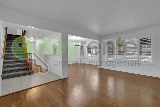 Foto del edificio - 1330 Kingswood Dr