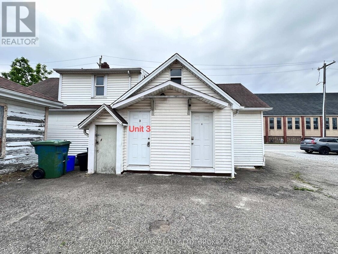Primary Photo - 5703-5703 Desson Ave