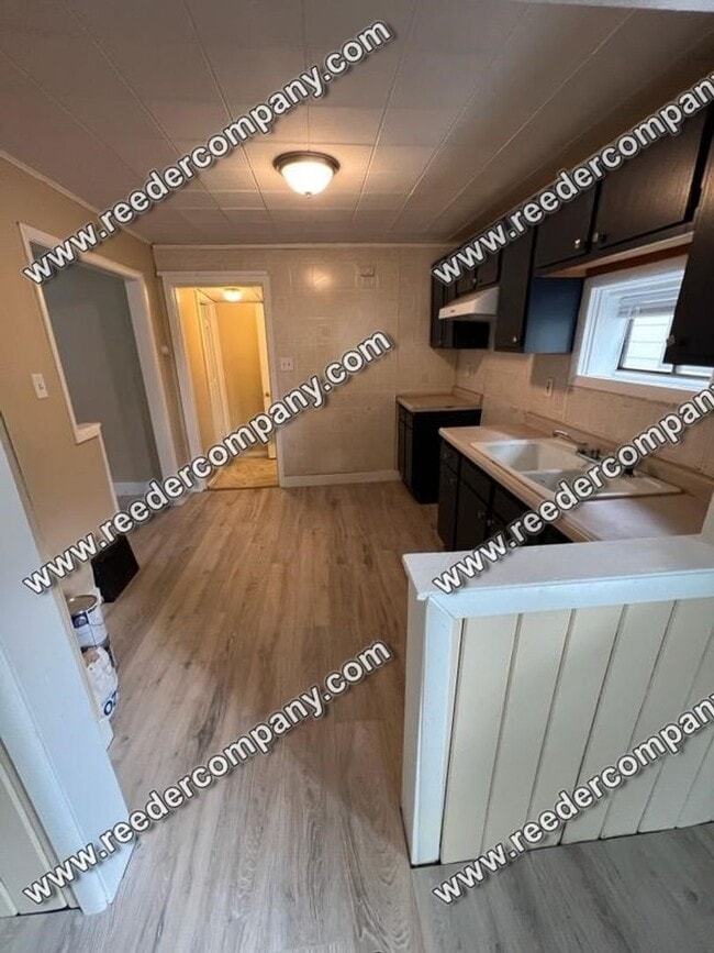 Building Photo - Updated cozy 2 bedroom house