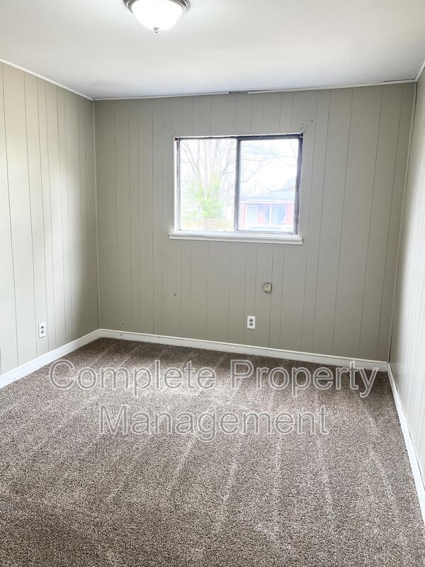 Building Photo - 3145 34th Ct N