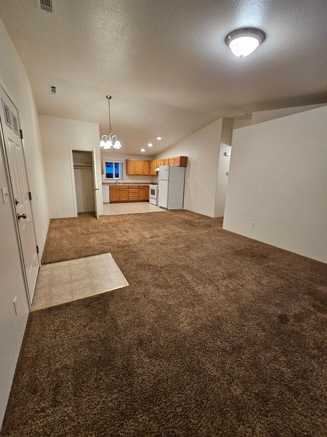 Building Photo - 3 Bedroom Home Located on Quiet Cul-De-Sac