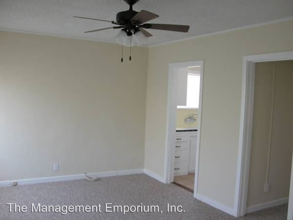 Building Photo - 3043 1/2 Larga Ave