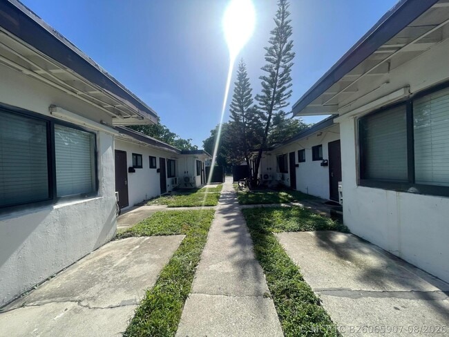 Building Photo - 841 NW 5th Ave