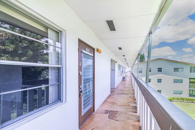 Building Photo - 78 Mansfield A
