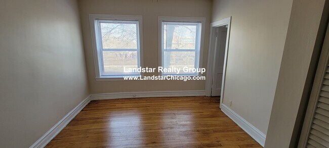 Foto del edificio - 4457 N Maplewood Ave
