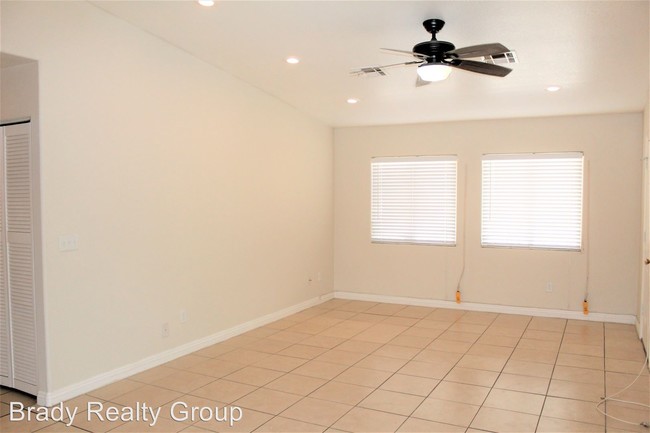 Building Photo - 4 br, 2 bath House - 1945 Simmons Street