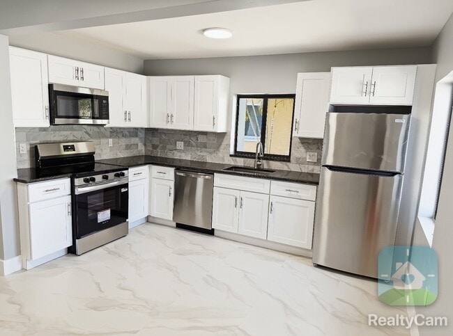 Building Photo - 1456 NE 24th Ct