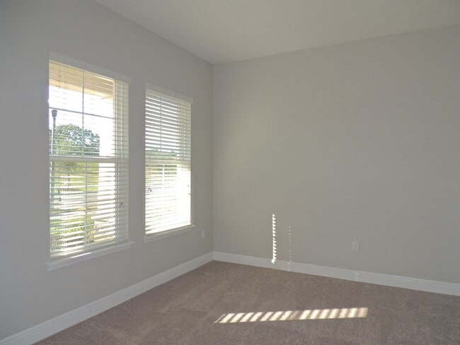 Building Photo - CALL ED FOR SHOWING APPOINTMENTS (352) 217...