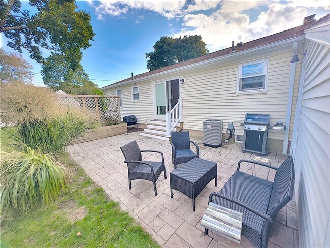 Foto del edificio - 25 Longfellow Dr