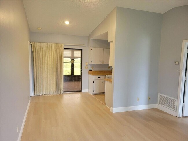 Foto del edificio - 9324 Saint Catherine Avenue