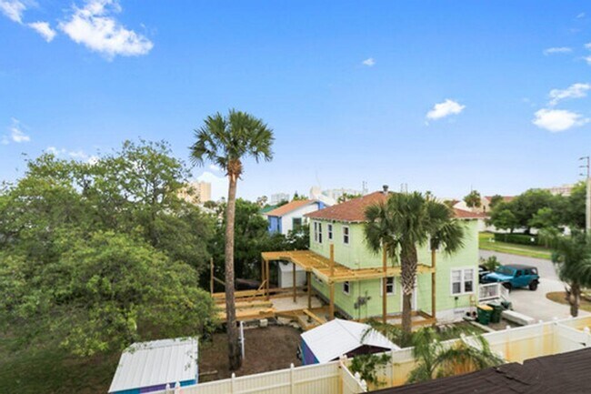 Building Photo - 445 8th Ave N