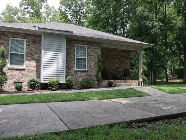 Building Photo - 829 Ridgetop Dr
