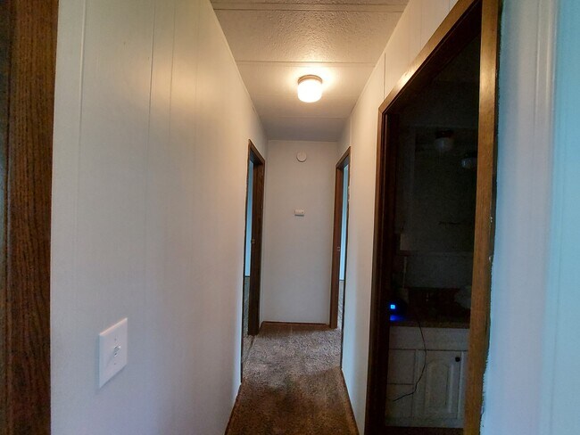 Building Photo - Neligh Triplex