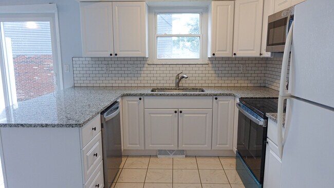 Foto del edificio - 3851 Hillsboro Dr