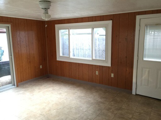 Building Photo - 26900 Farringdon Ave