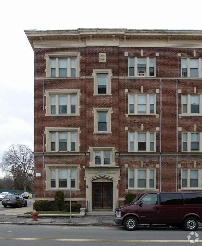 Foto del edificio - 589 Pleasant St
