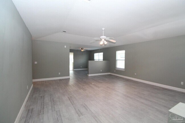 Foto del edificio - 2437 Gulf Breeze Ave