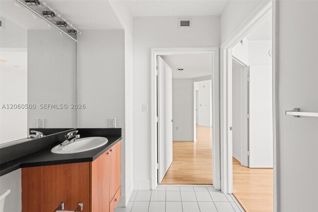Foto del edificio - 1330 West Dr