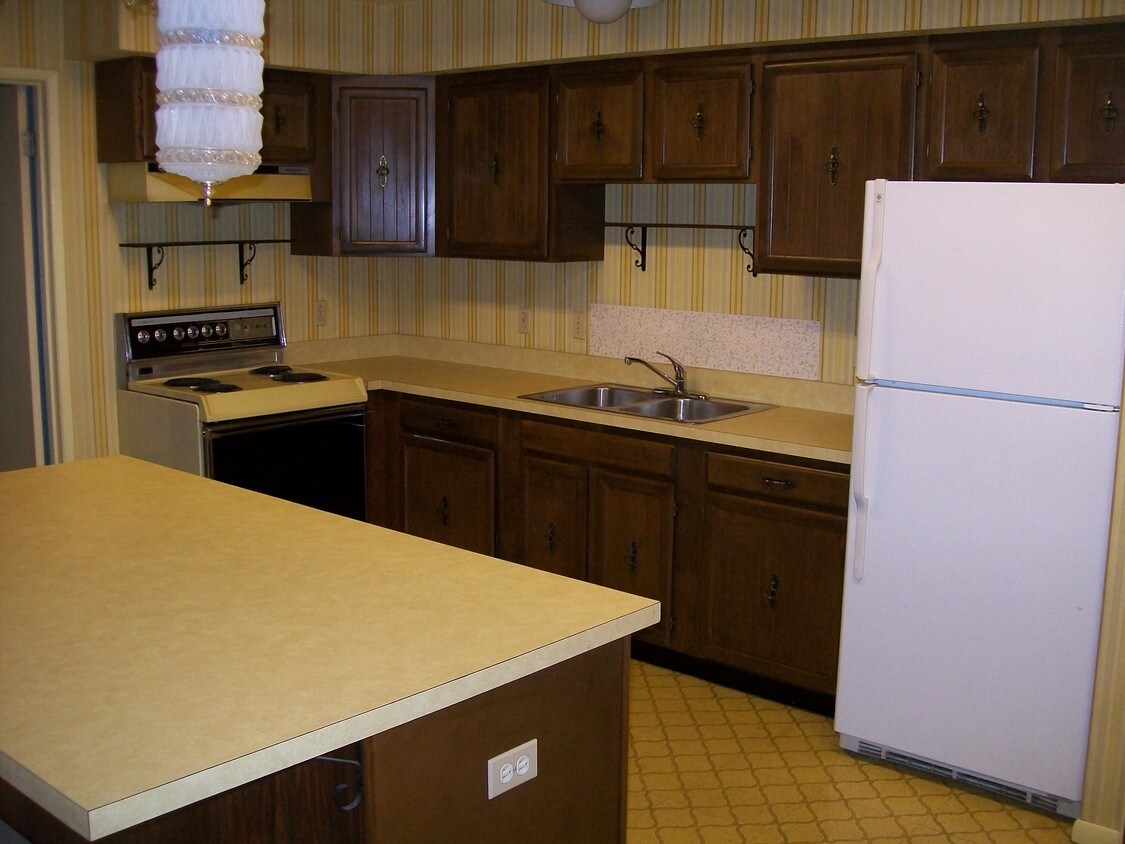 Primary Photo - 2111 Central Ave