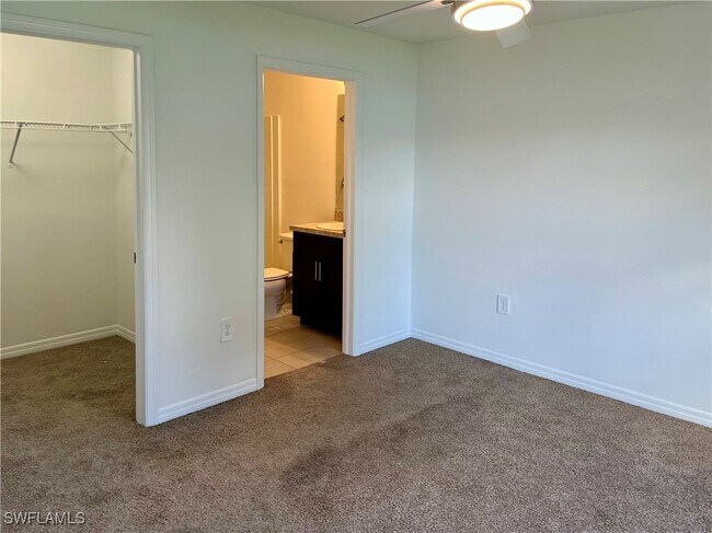 Foto del edificio - 8032 Marsh Cir