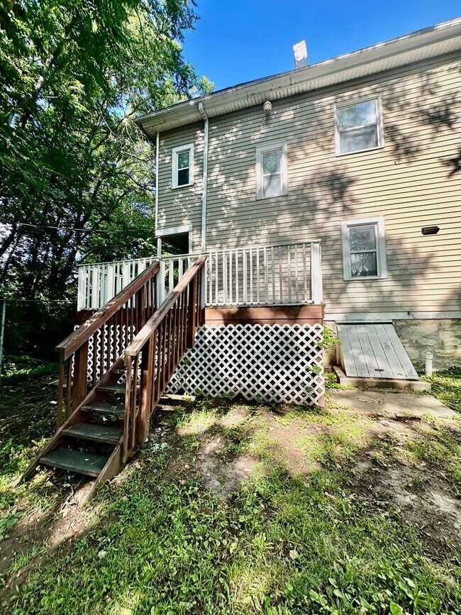 Building Photo - Charming 4 Bedroom Home For Rent