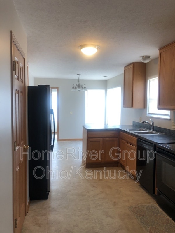 Building Photo - 3648 Ashridge St