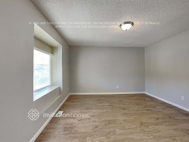 Building Photo - 1365 S Zeno Way