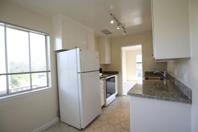 Foto del edificio - 1901 Garden Dr