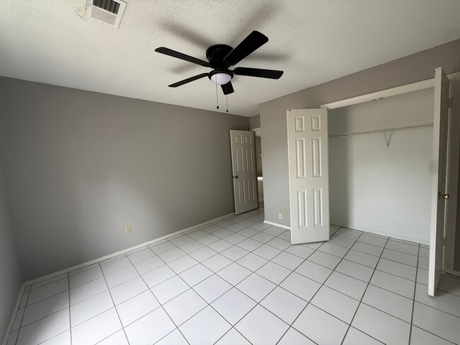 Building Photo - 104 Orange Dr