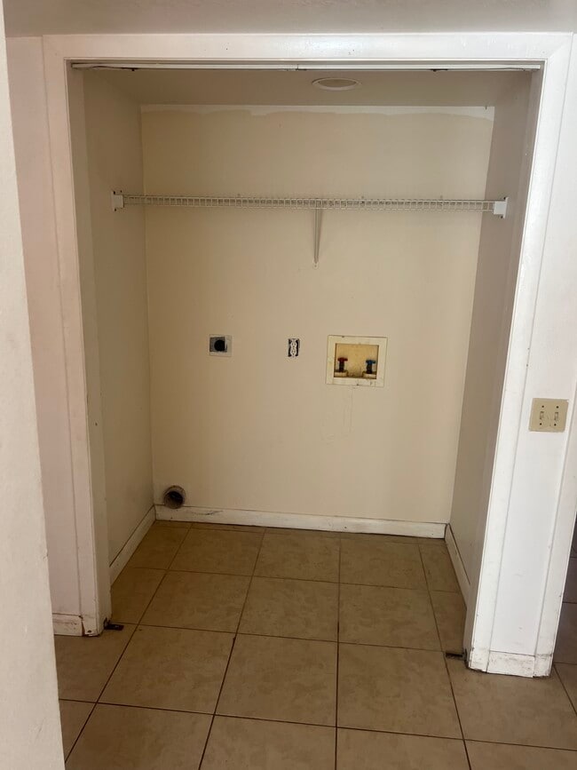 Building Photo - 1209 Unitah Ave