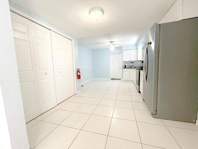 Foto del edificio - 324 SW 22nd St