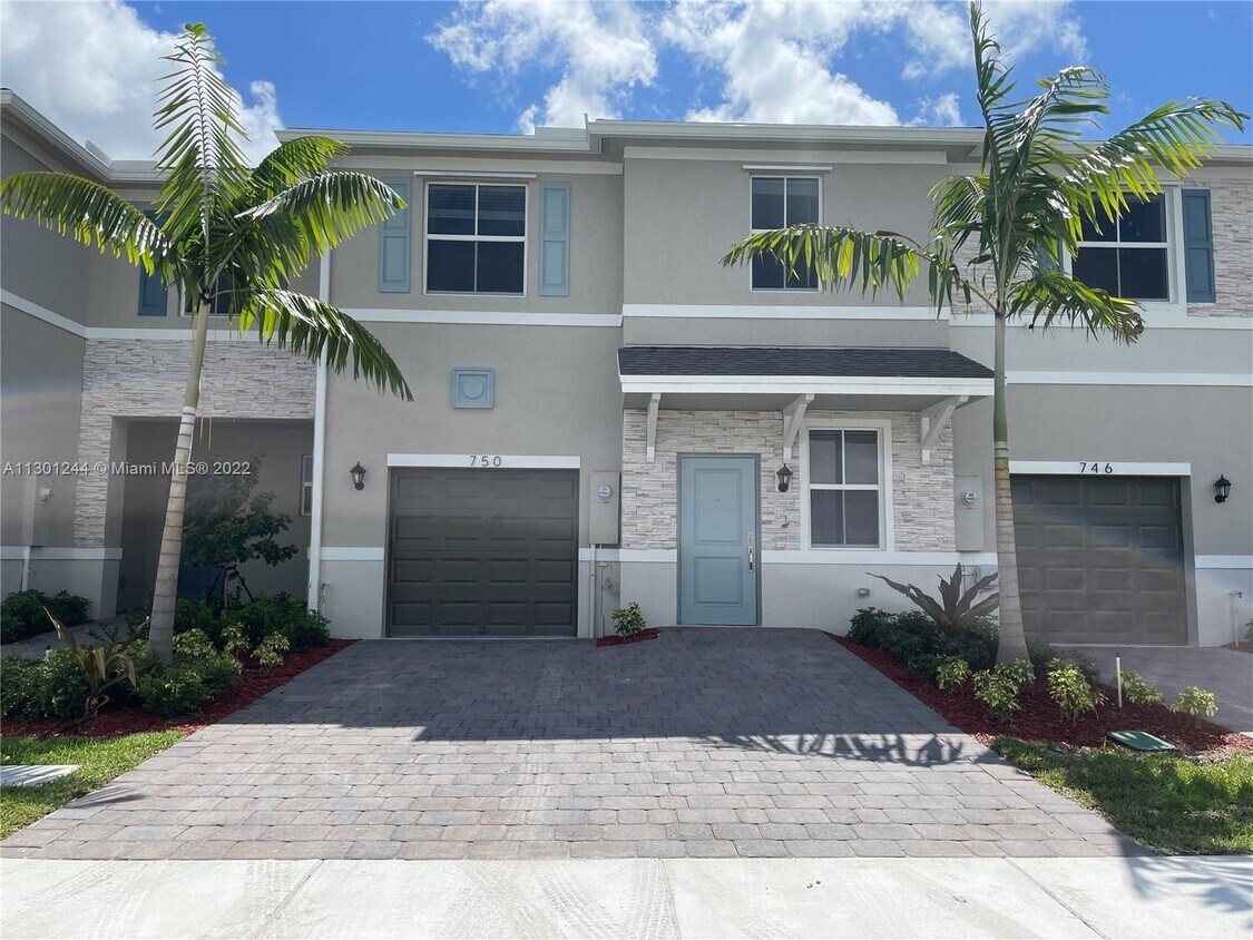 750 SE 19th St, Florida City, FL 33034 Townhouse for Rent in Florida